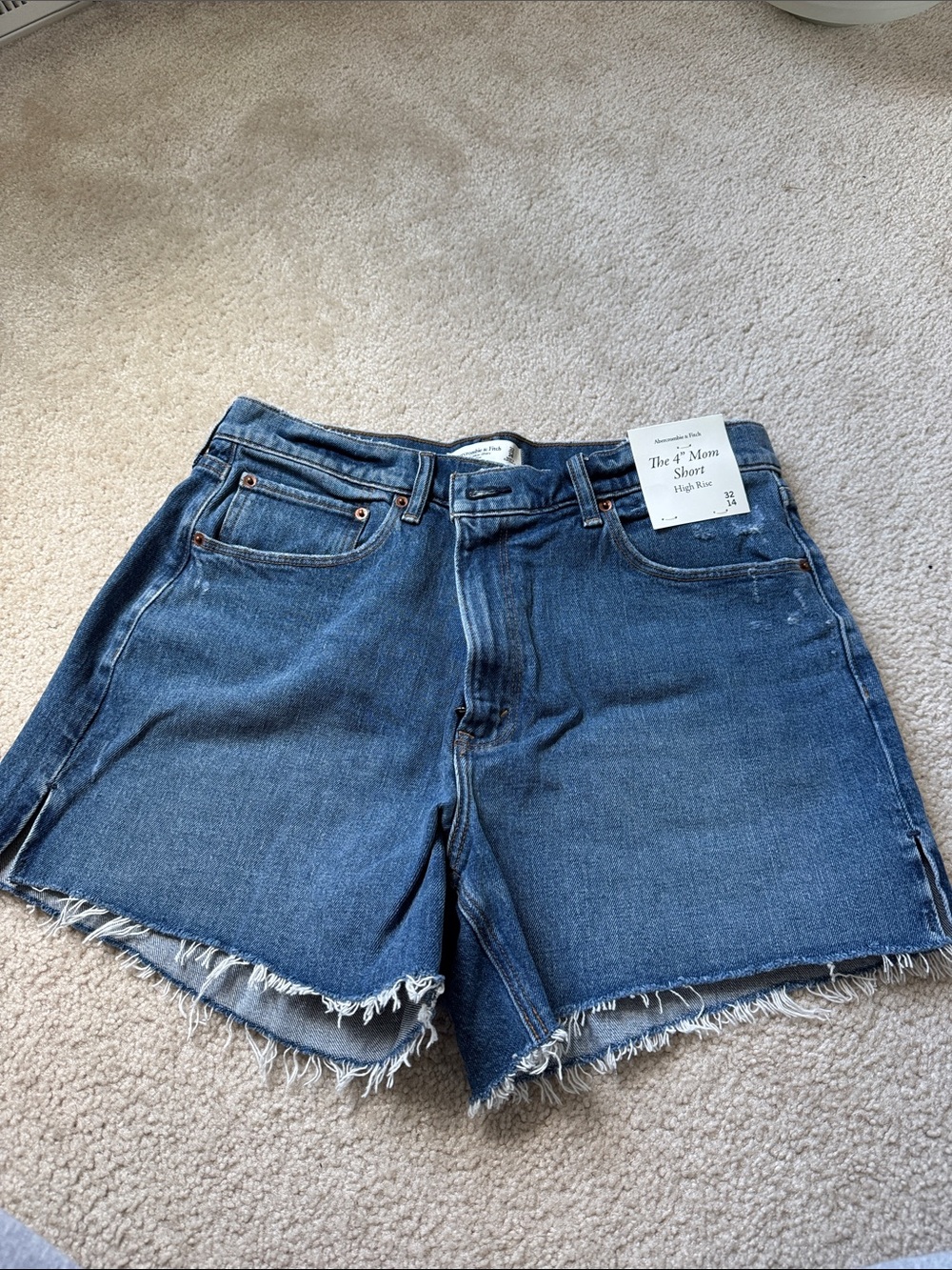 Abercrombie Blue Denim The 4” inch Mom Short High Rise Jean Shorts Size 12 / 32